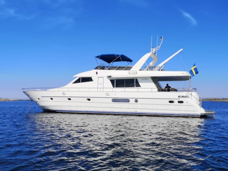 Yachts: Vitech, Azimut, Benetti, Pershing, San Lorenzo, Lursen, Feretti, Jongert, Royal Huisman, Nordhaven, Falcon, Customline